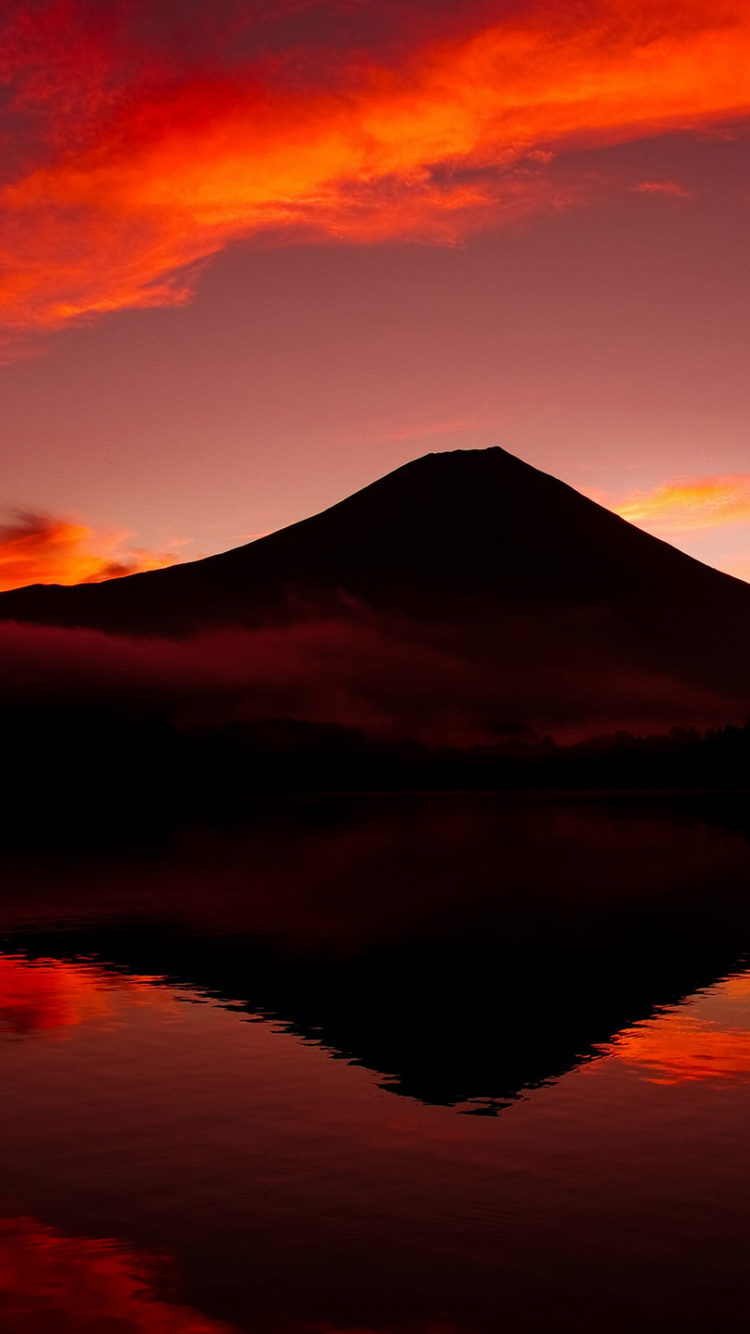 Silhouette of Mountain Near Body of Water During Sunset. Wallpaper in 750x1334 Resolution
