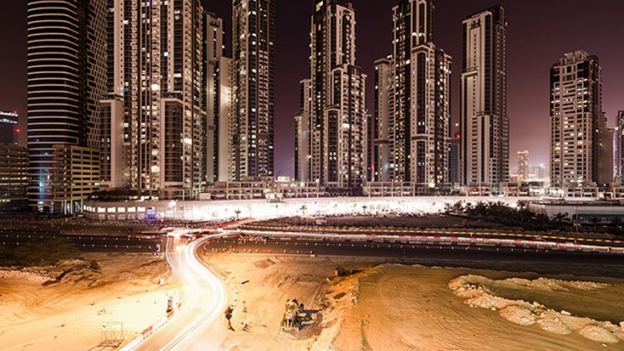 High Rise Buildings Near Body of Water During Daytime. Wallpaper in 1280x720 Resolution