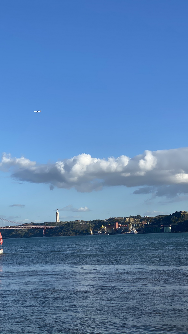 Okawa, Wasser, Wasserfahrzeug, Cloud, Segel. Wallpaper in 750x1334 Resolution