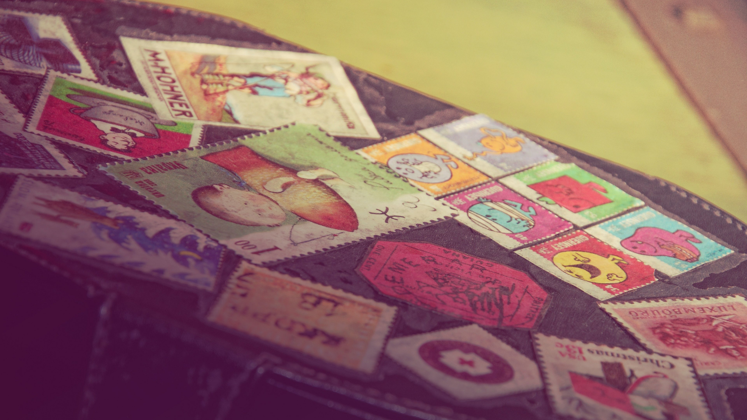 200 Banknote on Brown Wooden Table. Wallpaper in 2560x1440 Resolution