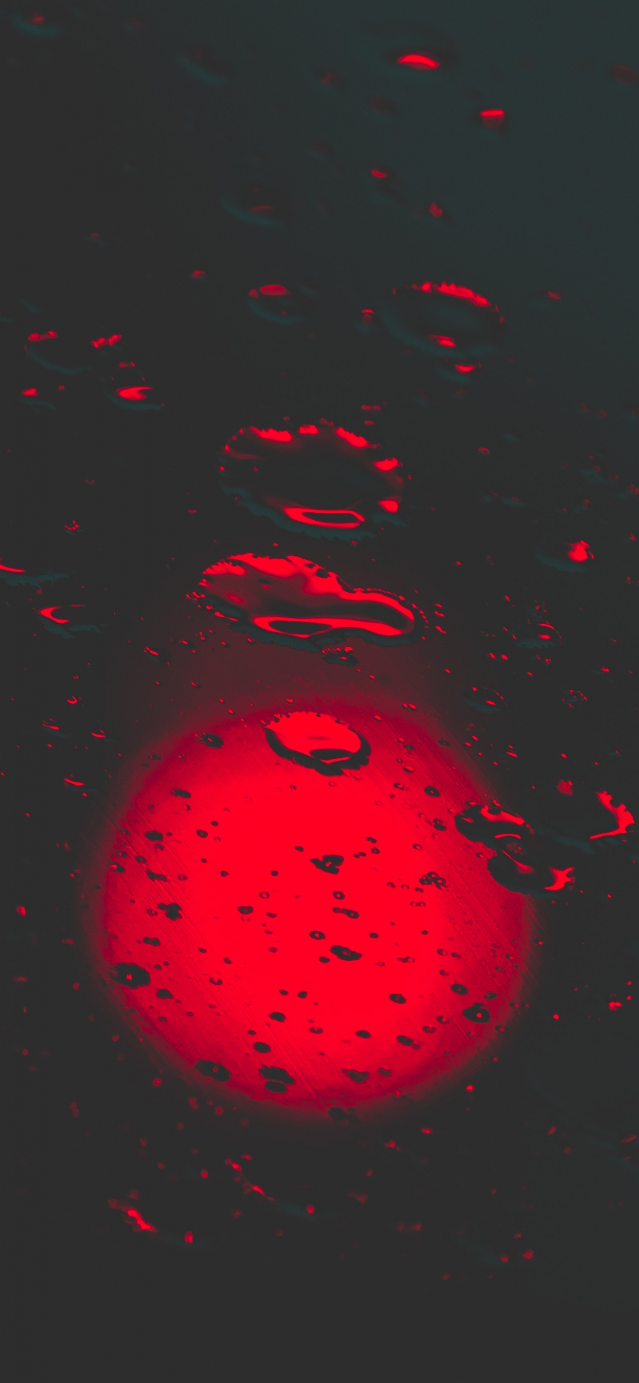 Feu Rouge Sur Fond Noir. Wallpaper in 1242x2688 Resolution