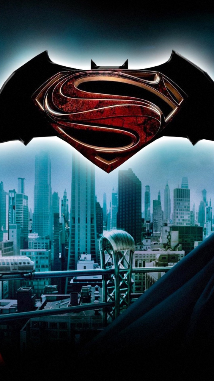 Person im Schwarzen Hoodie, Die Nachts Stadtgebäude Betrachtet. Wallpaper in 720x1280 Resolution