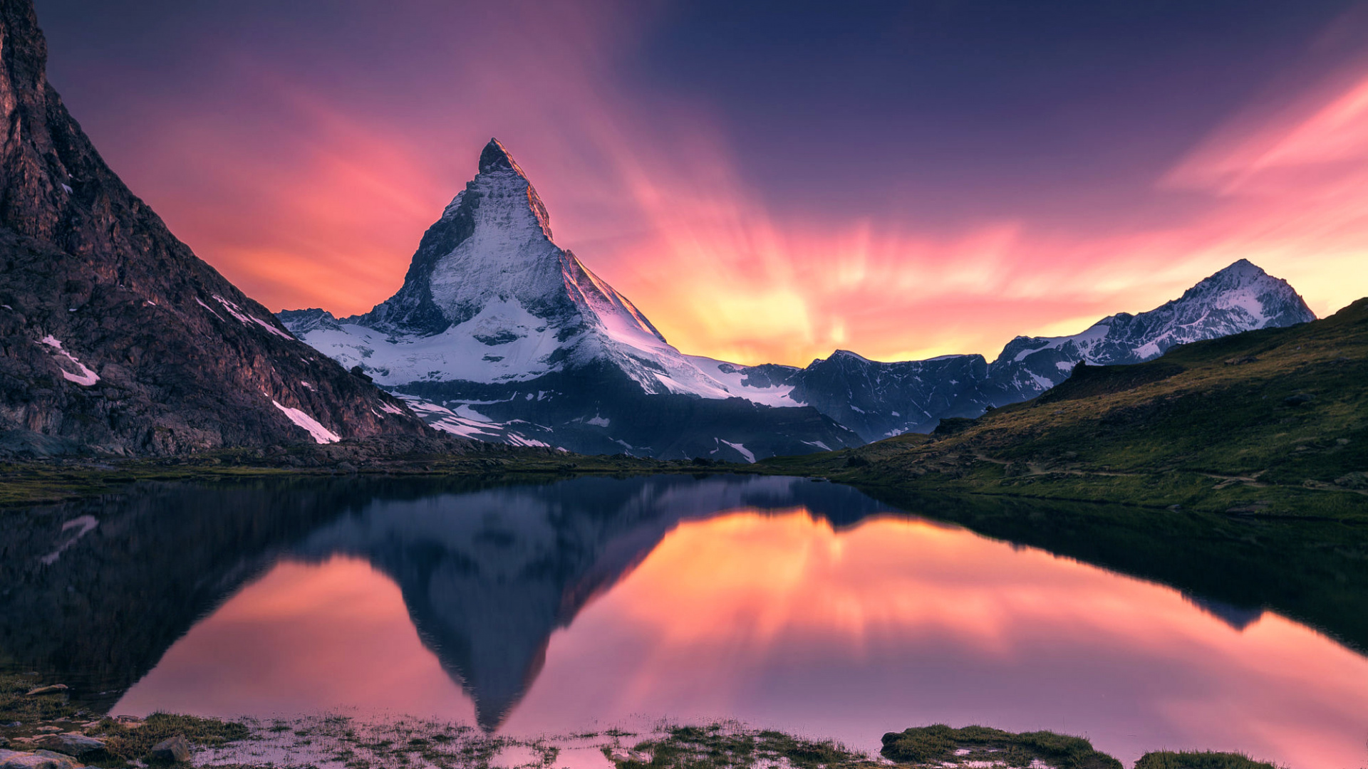 See in Der Nähe Des Schneebedeckten Berges Tagsüber. Wallpaper in 1920x1080 Resolution