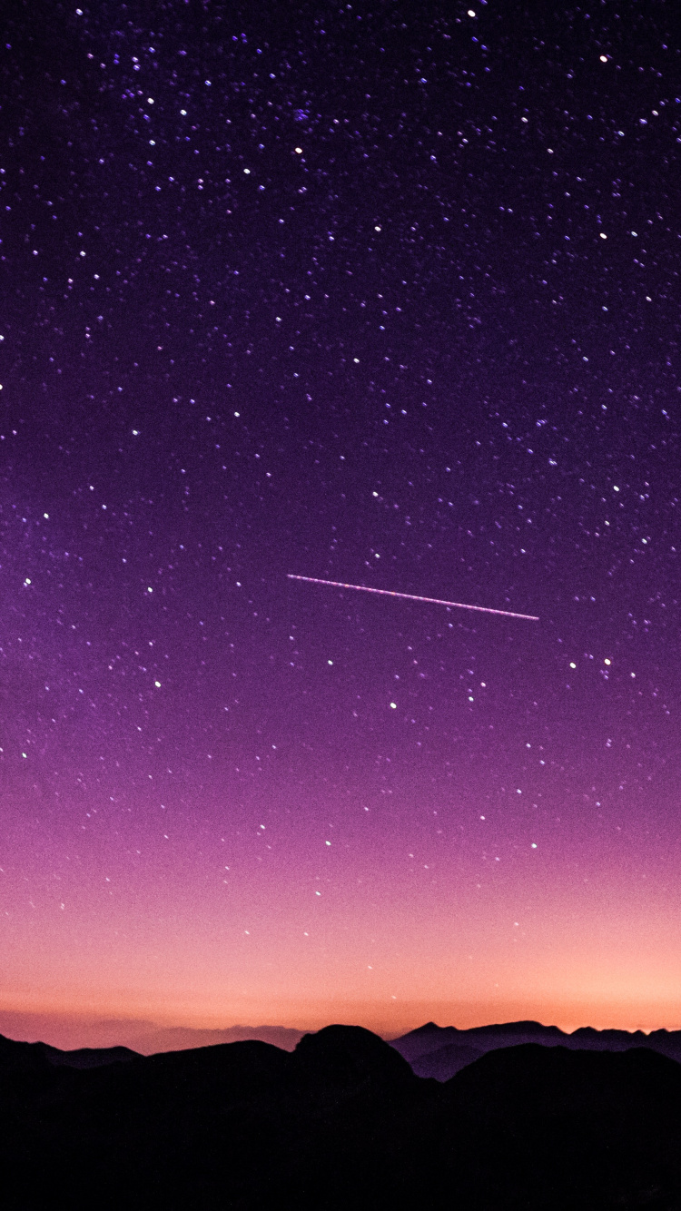 Silhouette Der Berge Unter Lila Himmel. Wallpaper in 750x1334 Resolution