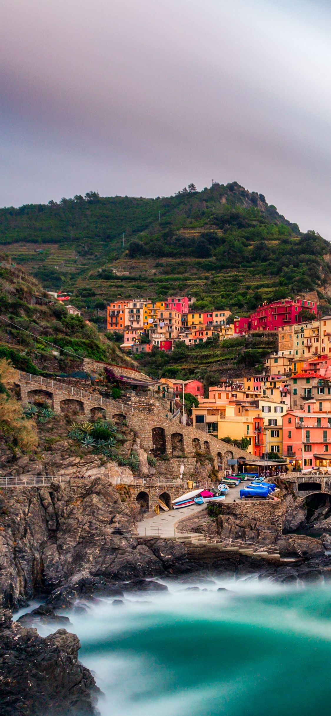 Houses on Mountain Near Body of Water During Daytime. Wallpaper in 1125x2436 Resolution