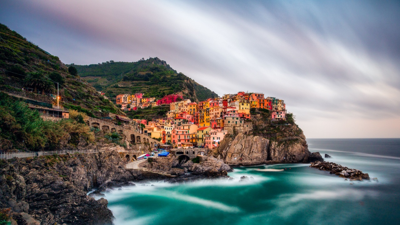 Houses on Mountain Near Body of Water During Daytime. Wallpaper in 1280x720 Resolution