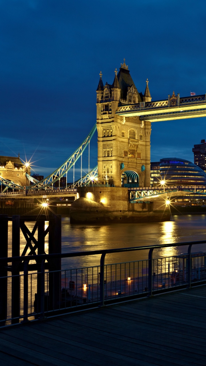 London Bridge During Night Time. Wallpaper in 720x1280 Resolution