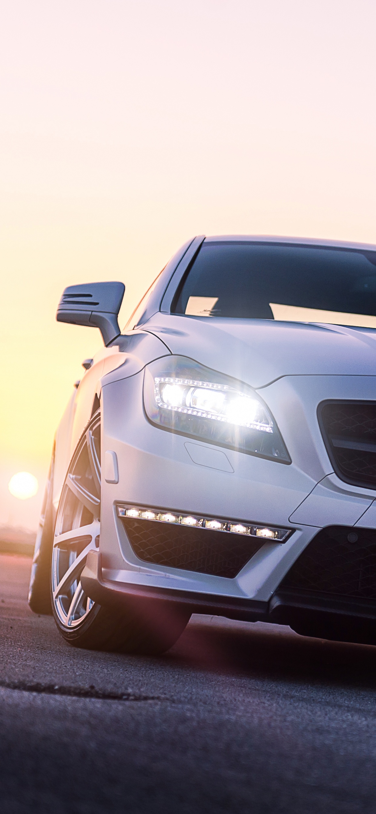 Schwarzer Bmw m 3 Unterwegs. Wallpaper in 1242x2688 Resolution