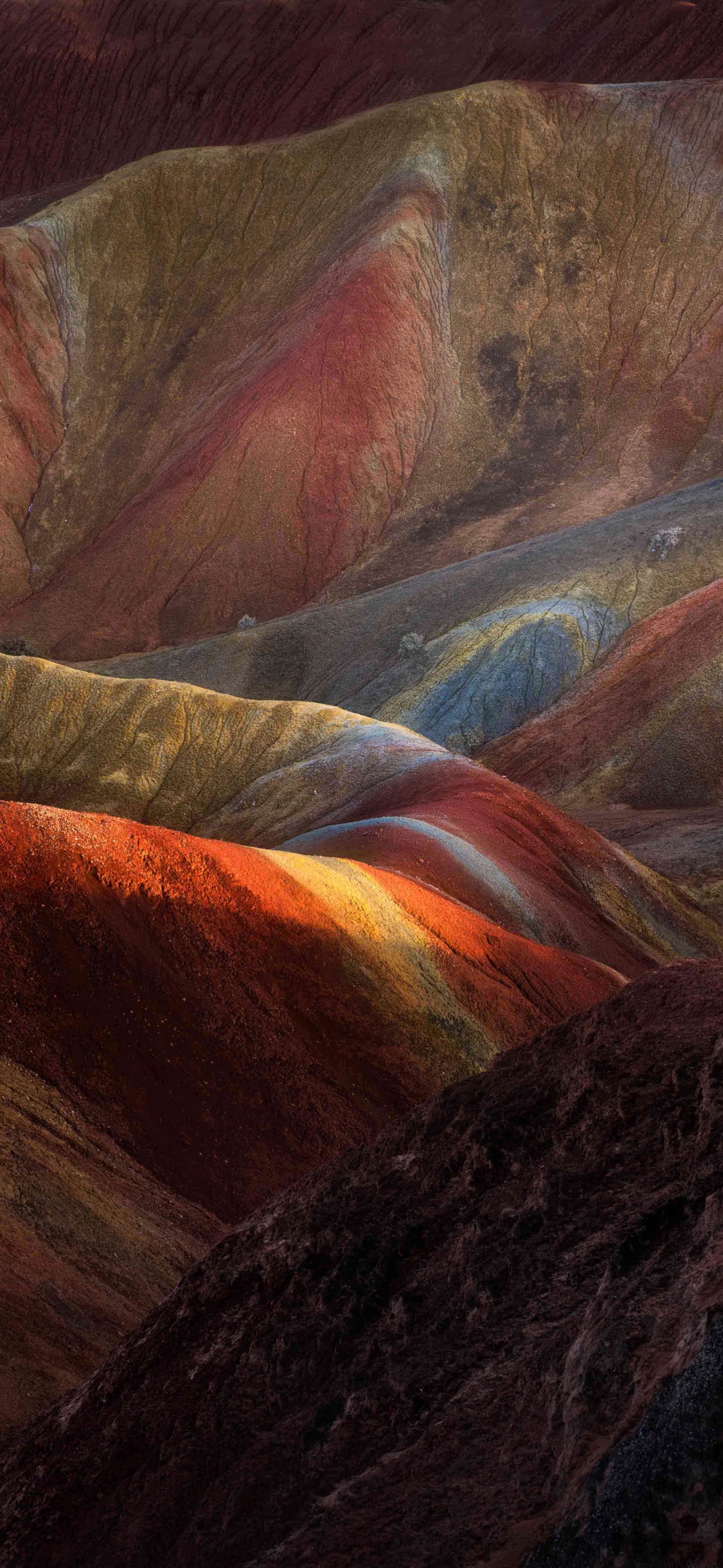 Montagnes Brunes et Grises Pendant la Journée. Wallpaper in 1125x2436 Resolution