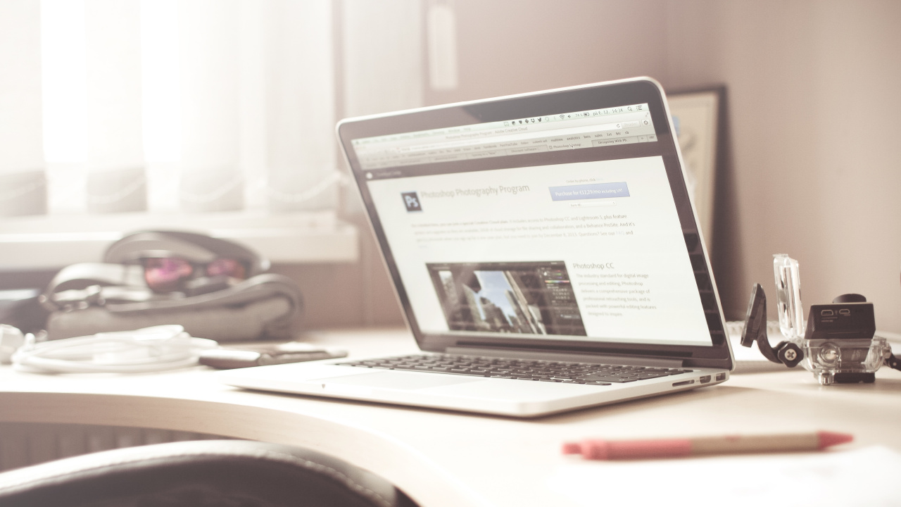 Macbook Air Sur Tableau Blanc. Wallpaper in 1280x720 Resolution