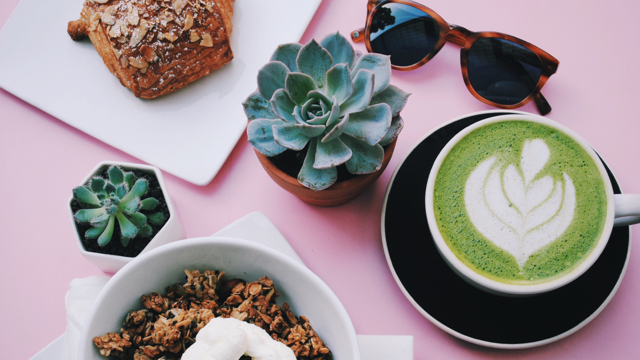 Sliced Bread on White Ceramic Plate. Wallpaper in 1280x720 Resolution
