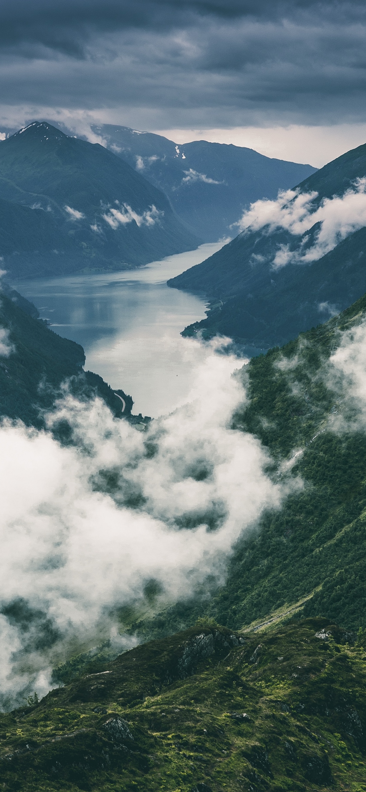 Bergigen Landschaftsformen, Hochland, Cloud, Bergkette, Natur. Wallpaper in 1242x2688 Resolution