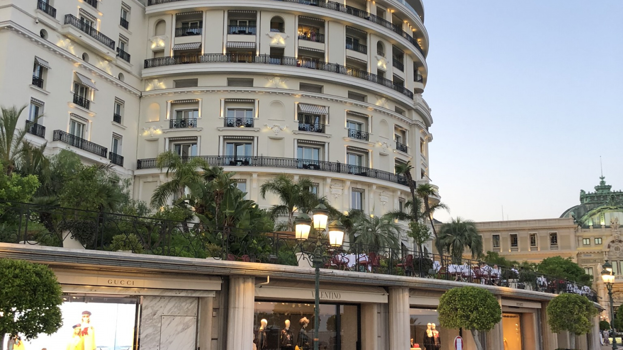 King, Compact Car, Mid Size Car, Wheel, Automotive Lighting. Wallpaper in 1280x720 Resolution