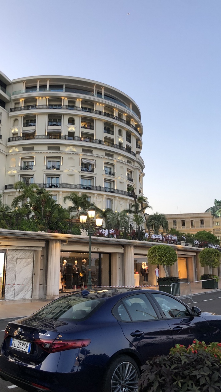 King, Compact Car, Mid Size Car, Wheel, Automotive Lighting. Wallpaper in 720x1280 Resolution