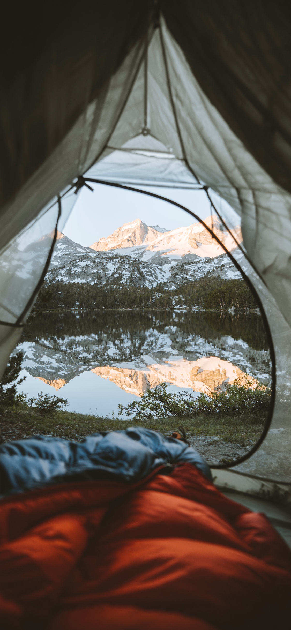 猛mm湖, 和阴影的色彩, 家具, 床, 帐篷 壁纸 1125x2436 允许