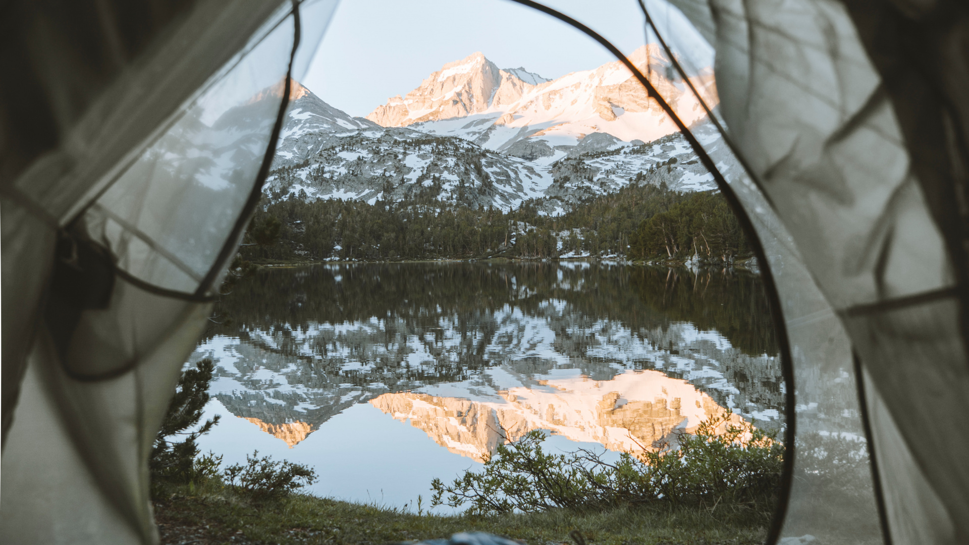Tejido Rojo y Blanco Dentro de la Carpa.. Wallpaper in 1920x1080 Resolution