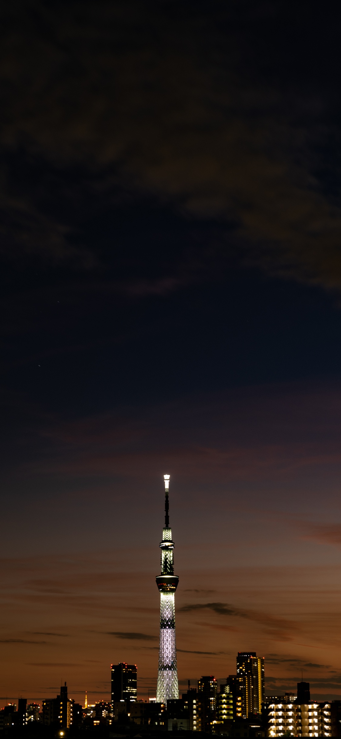 City Skyline Under White Clouds During Daytime. Wallpaper in 1125x2436 Resolution