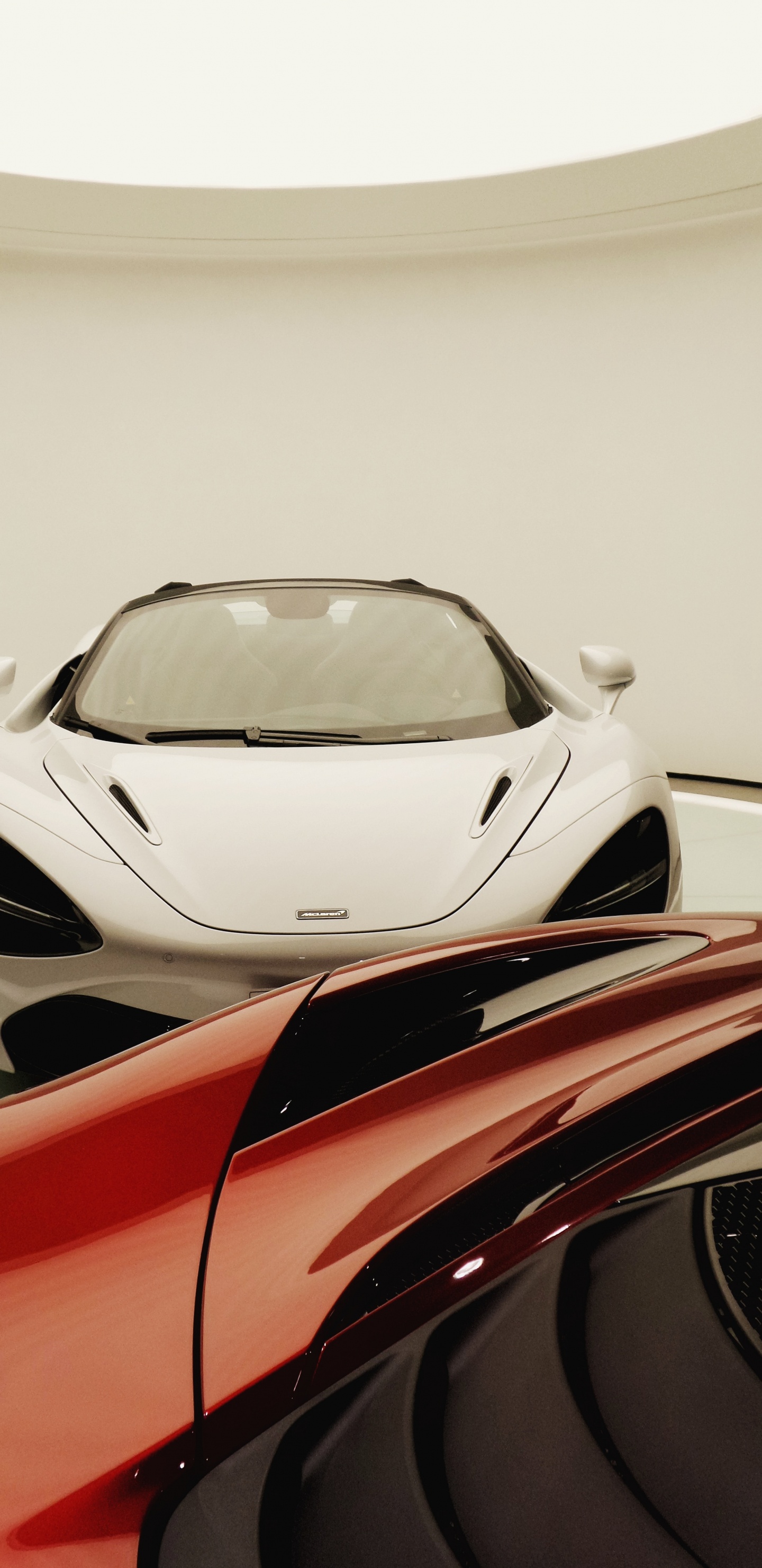 Coche Deportivo Ferrari Blanco y Rojo. Wallpaper in 1440x2960 Resolution