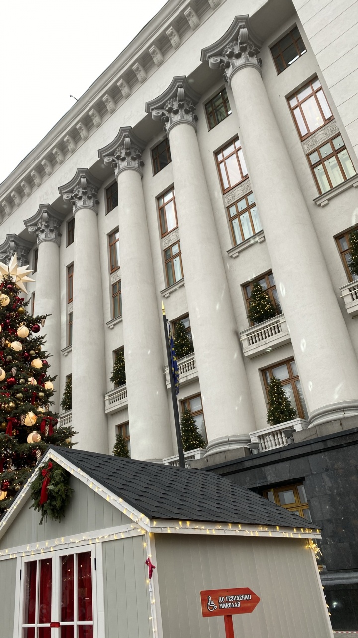 Landmark, Faade, Architecture, Facade, Christmas Decoration. Wallpaper in 720x1280 Resolution