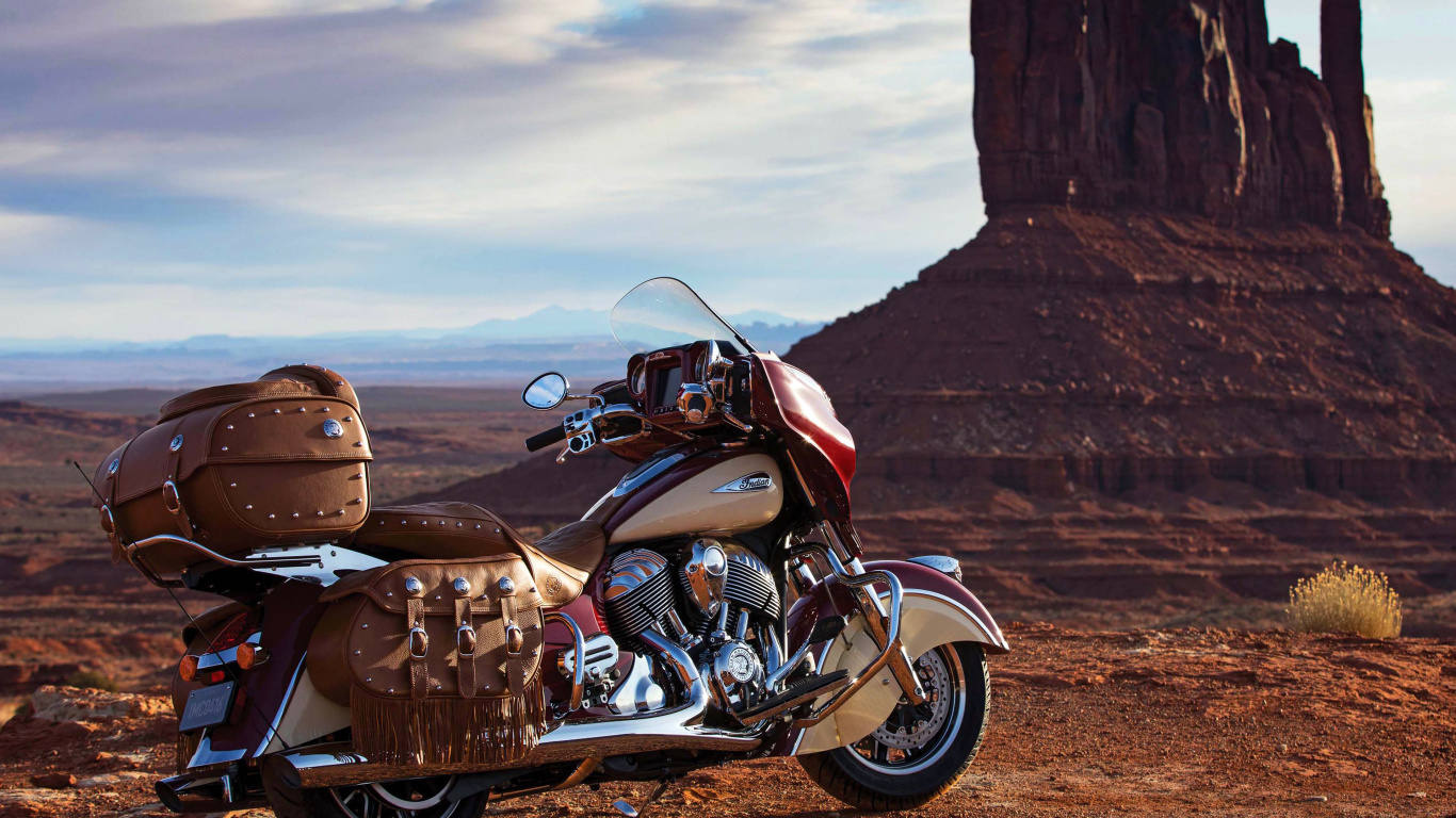 Black and Silver Cruiser Motorcycle on Brown Sand During Daytime. Wallpaper in 1366x768 Resolution