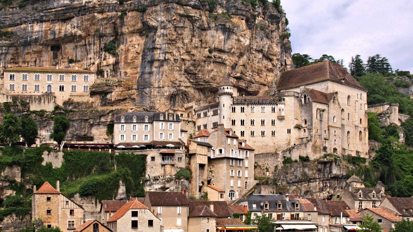 Brown Concrete Building on Top of Mountain During Daytime. Wallpaper in 1366x768 Resolution
