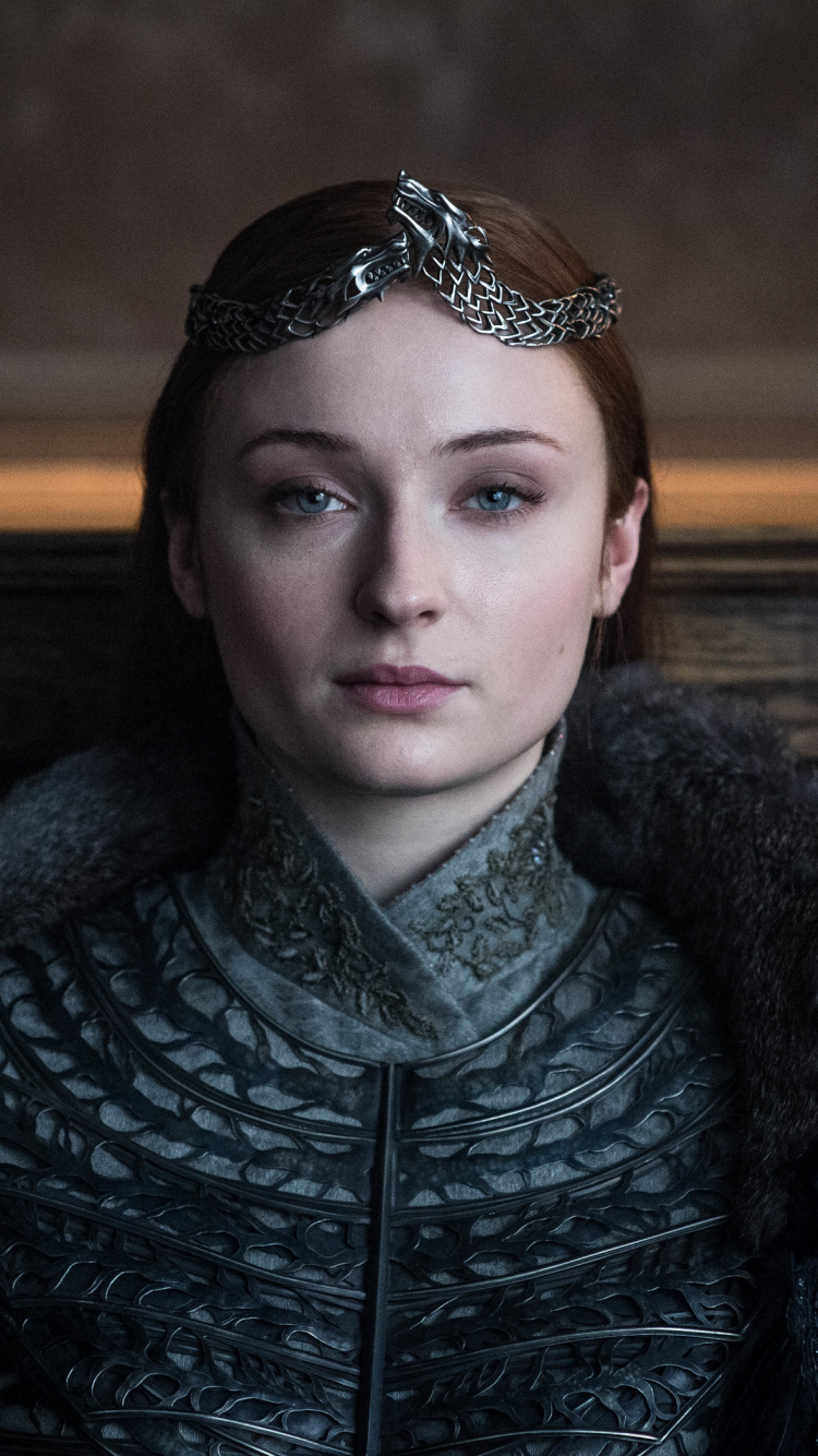 Femme en Manteau de Fourrure Noir Portant Une Couronne D'argent. Wallpaper in 750x1334 Resolution