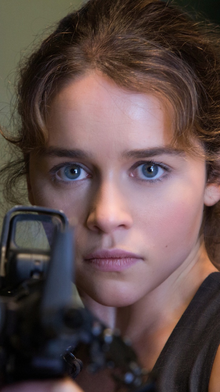 Mädchen im Schwarzen Trägershirt Mit Schwarzer Videokamera. Wallpaper in 720x1280 Resolution