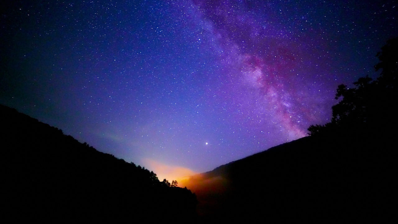 Silhouette of Mountain Under Starry Night. Wallpaper in 1280x720 Resolution