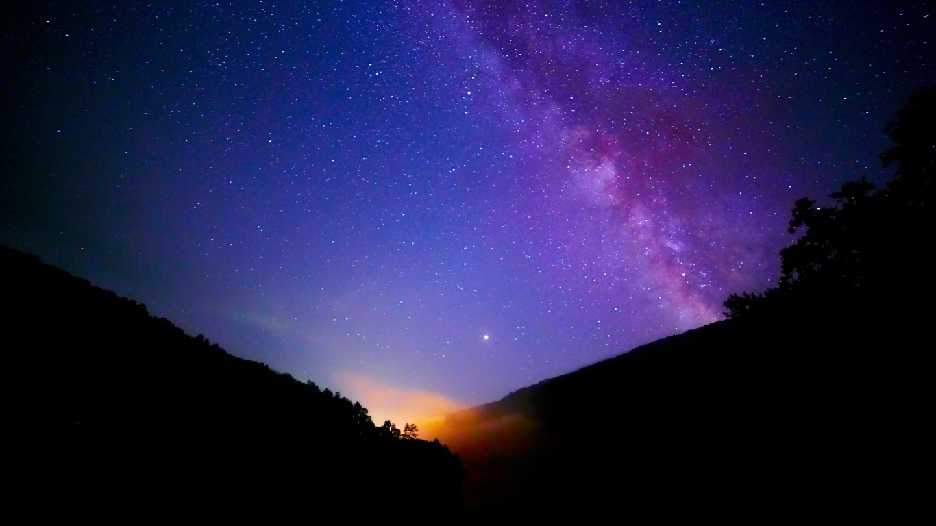 Silhouette of Mountain Under Starry Night. Wallpaper in 1366x768 Resolution