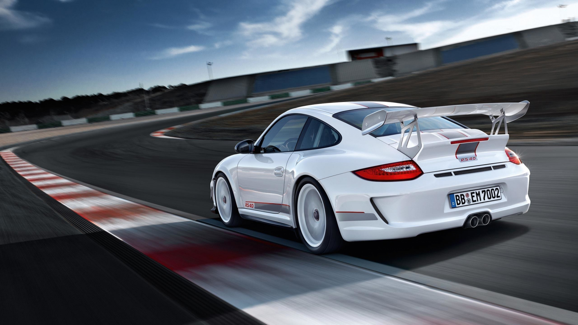 Weißer Porsche 911 Tagsüber Unterwegs. Wallpaper in 1920x1080 Resolution