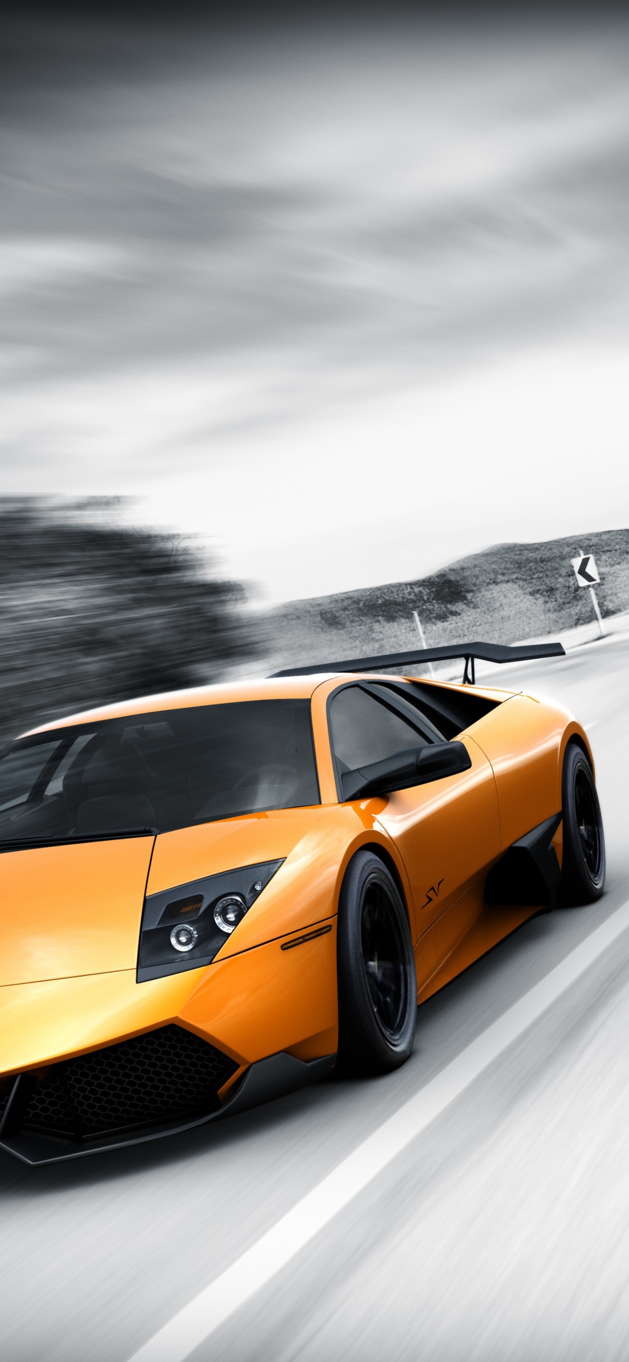 Gelber Porsche 911 Unterwegs. Wallpaper in 1242x2688 Resolution