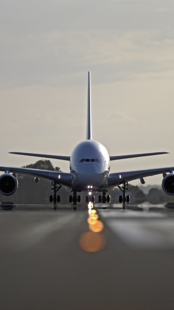 White Passenger Plane on Airport During Daytime. Wallpaper in 720x1280 Resolution