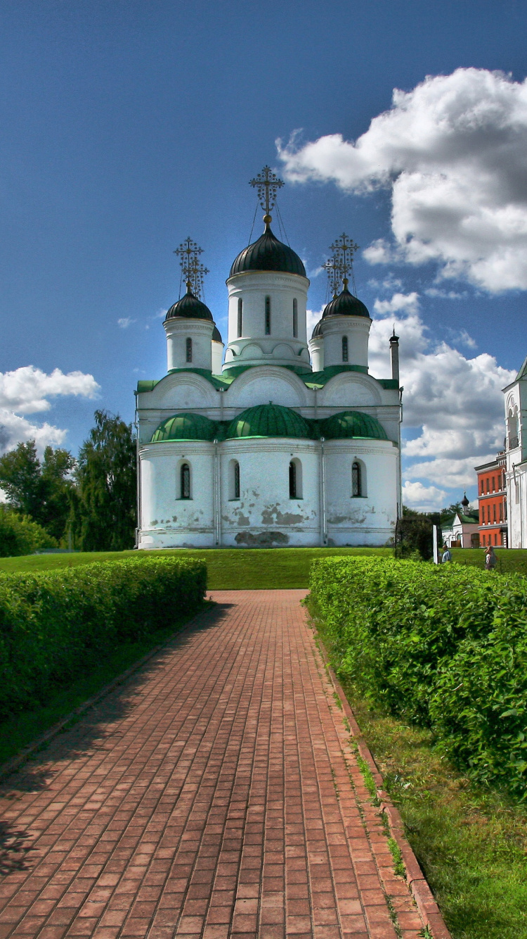 Edificio de Hormigón Blanco y Marrón Bajo un Cielo Azul Durante el Día. Wallpaper in 750x1334 Resolution