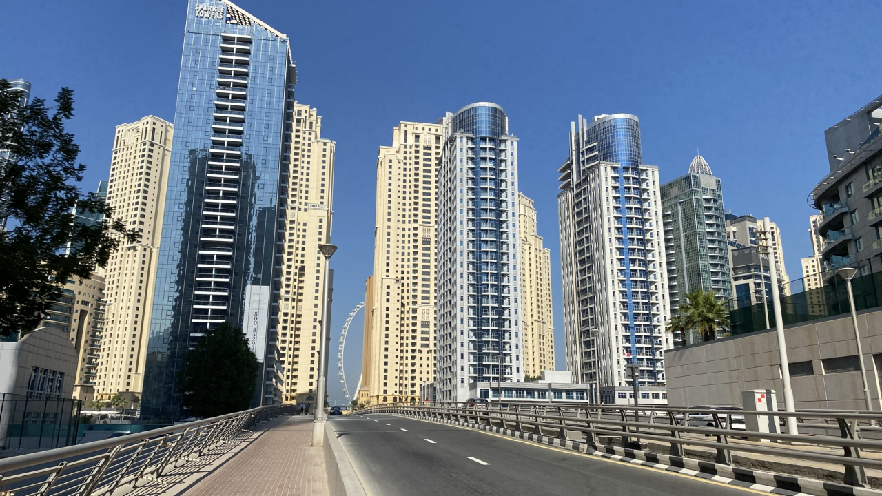 Dubaï, Route, Tour de Bloc, la Journée, Architecture. Wallpaper in 1280x720 Resolution