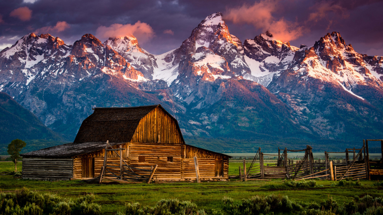 Brown Wooden Barn Near Snow Covered Mountain. Wallpaper in 1280x720 Resolution