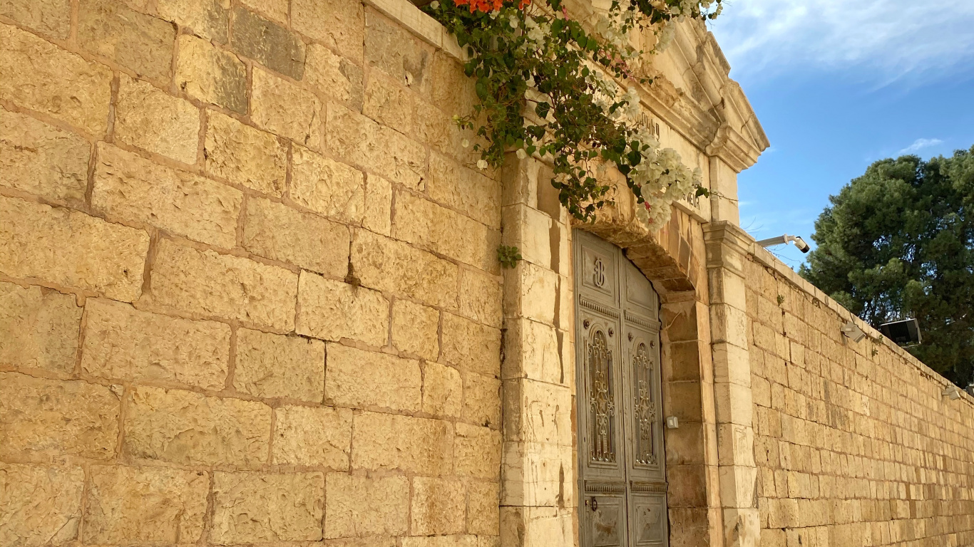 Wall, Real Estate, Stone Wall, Property, Road Surface. Wallpaper in 1366x768 Resolution