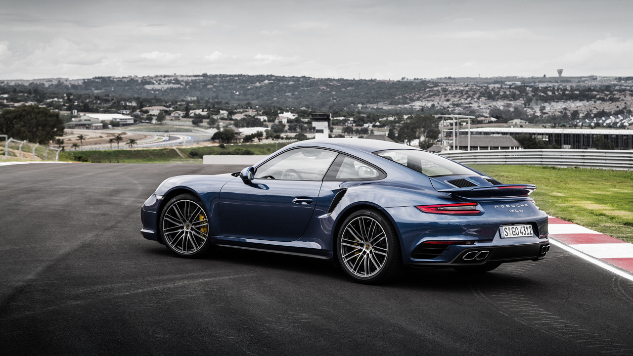 Porsche 911 Azul en la Carretera Durante el Día. Wallpaper in 1280x720 Resolution