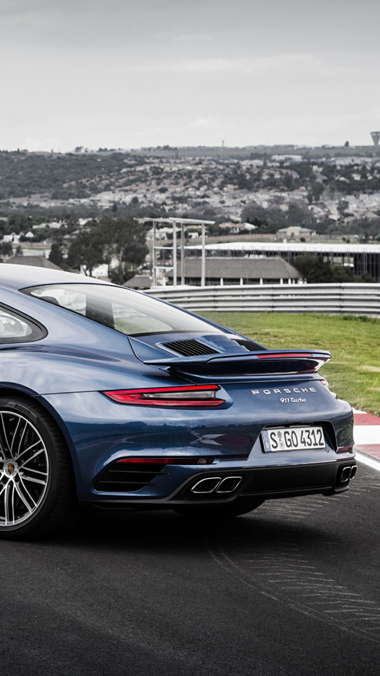 Porsche 911 Azul en la Carretera Durante el Día. Wallpaper in 750x1334 Resolution