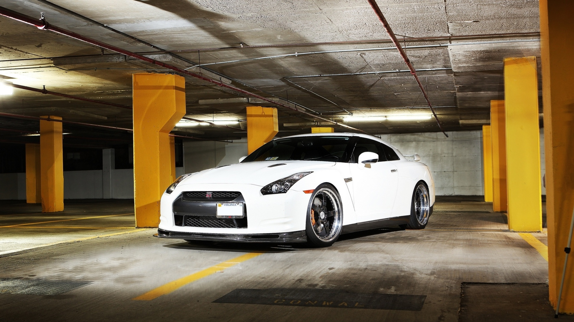 Porsche 911 Blanche Garée Sur Parking. Wallpaper in 1920x1080 Resolution