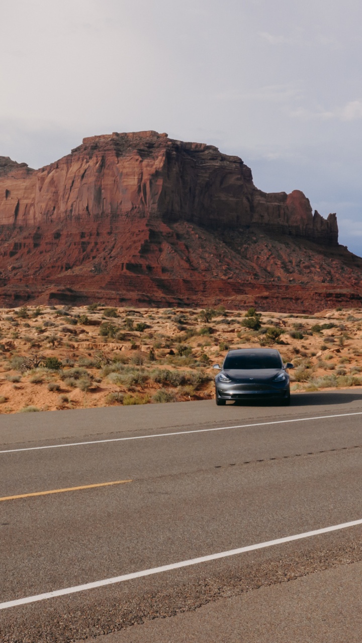 Tesla Model 3, Tesla, Monument Valley, Rey, Coche Eléctrico. Wallpaper in 720x1280 Resolution