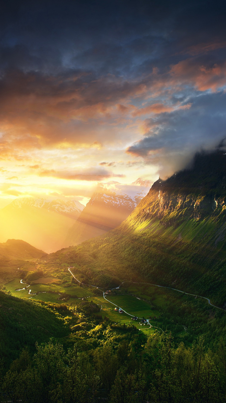 Sonnenaufgang Norwegen, Geirangerfjord, Fjord, Natur, Cloud. Wallpaper in 750x1334 Resolution