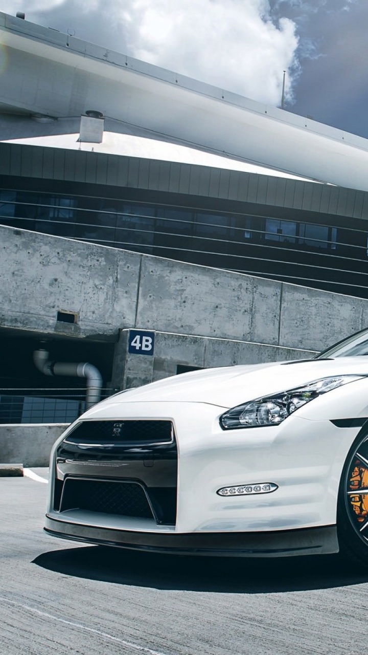 Porsche 911 Blanche Garée Sur Parking. Wallpaper in 720x1280 Resolution