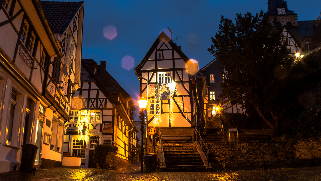 Bâtiment en Béton Brun Pendant la Nuit. Wallpaper in 1280x720 Resolution