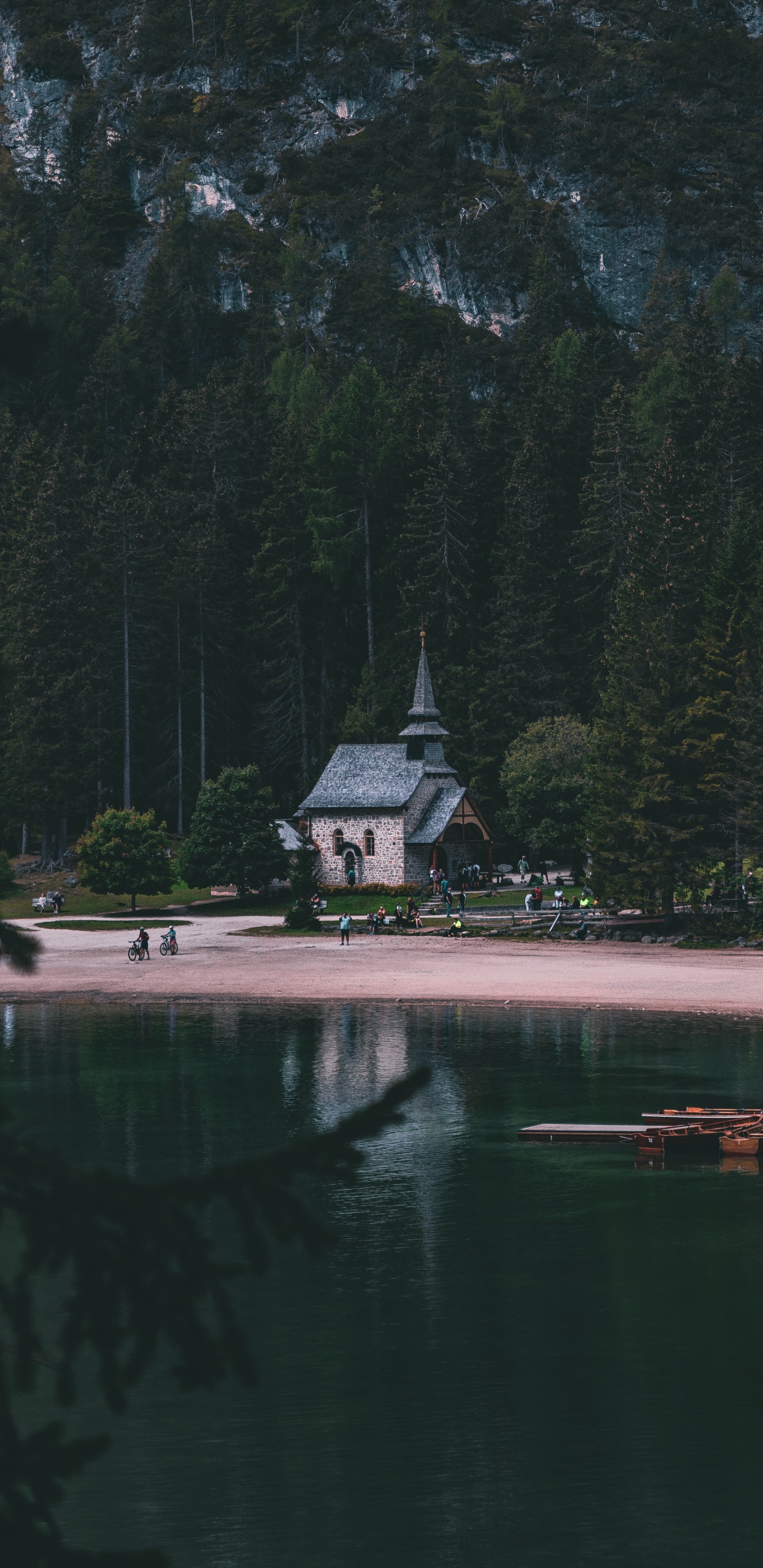 White and Gray House Near Body of Water and Green Trees During Daytime. Wallpaper in 1440x2960 Resolution