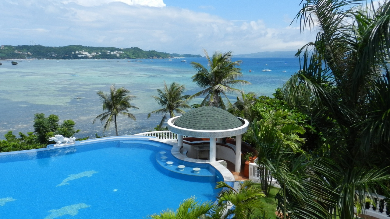 White and Blue Swimming Pool Near Green Palm Trees During Daytime. Wallpaper in 1280x720 Resolution