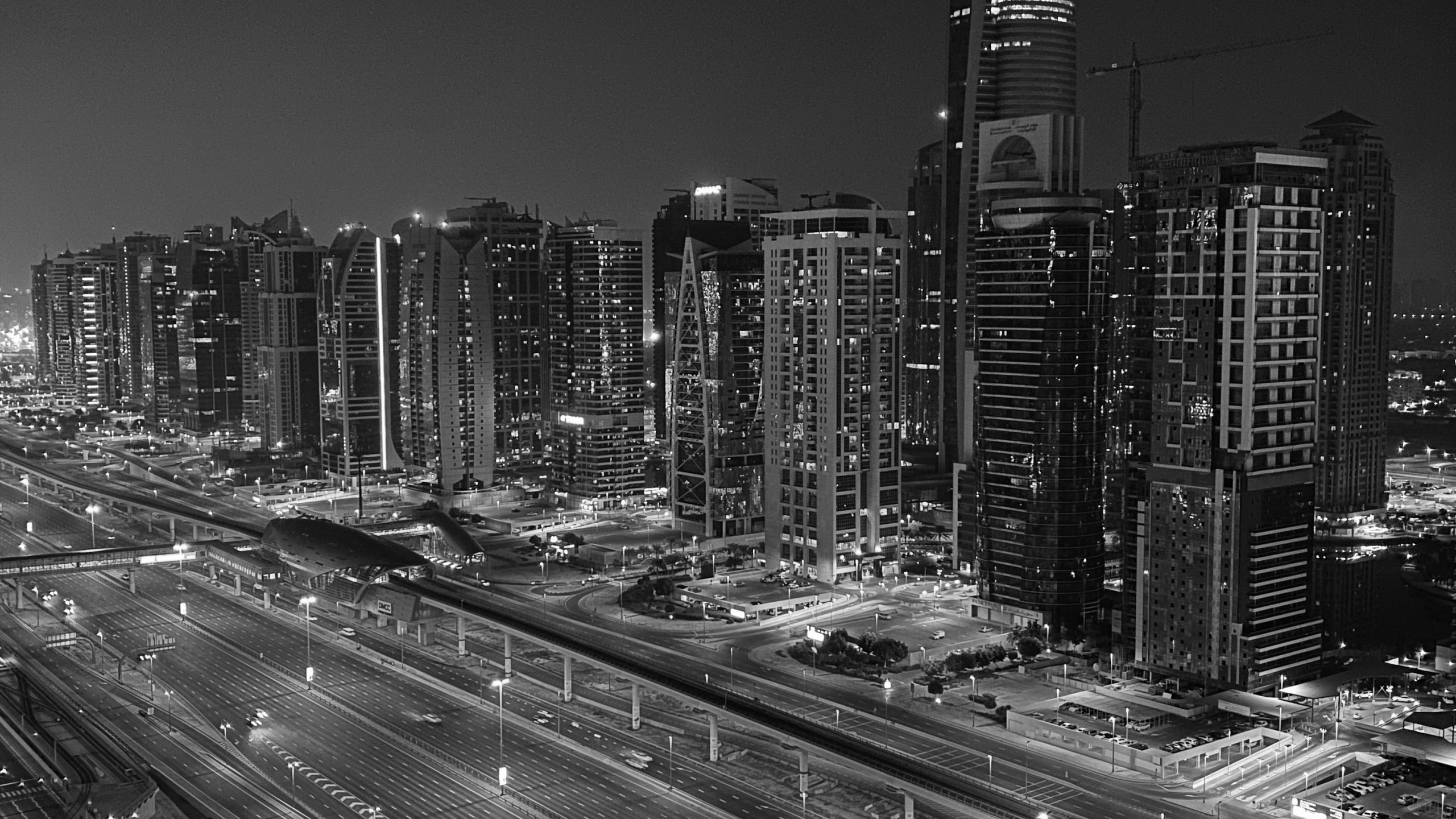 Dubaï, Route, Nuit, Tour de Bloc, Métropole. Wallpaper in 2560x1440 Resolution