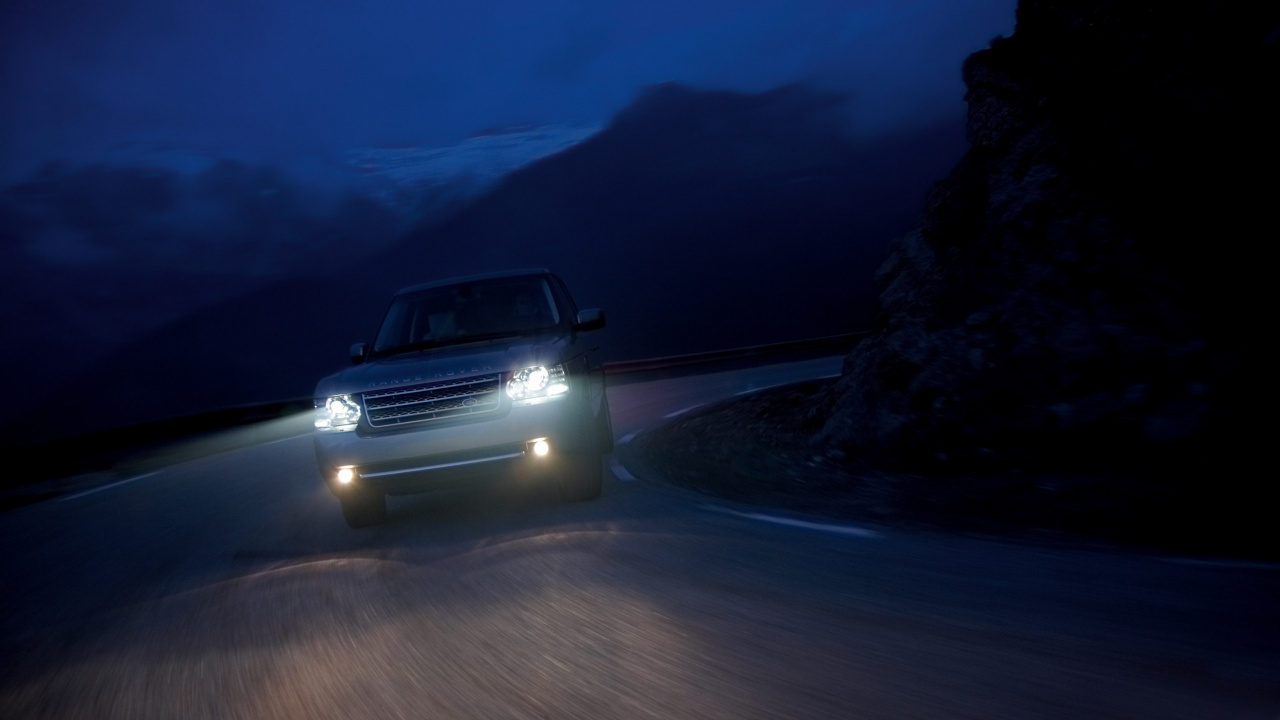 White Suv on Road During Night Time. Wallpaper in 1280x720 Resolution
