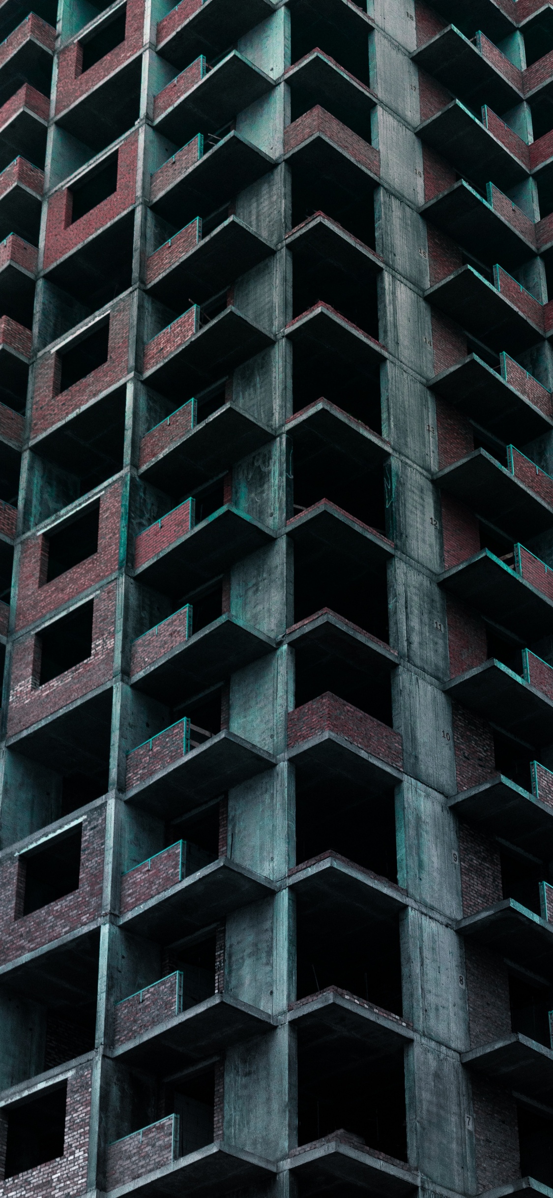 Bâtiment en Béton Noir et Marron. Wallpaper in 1125x2436 Resolution