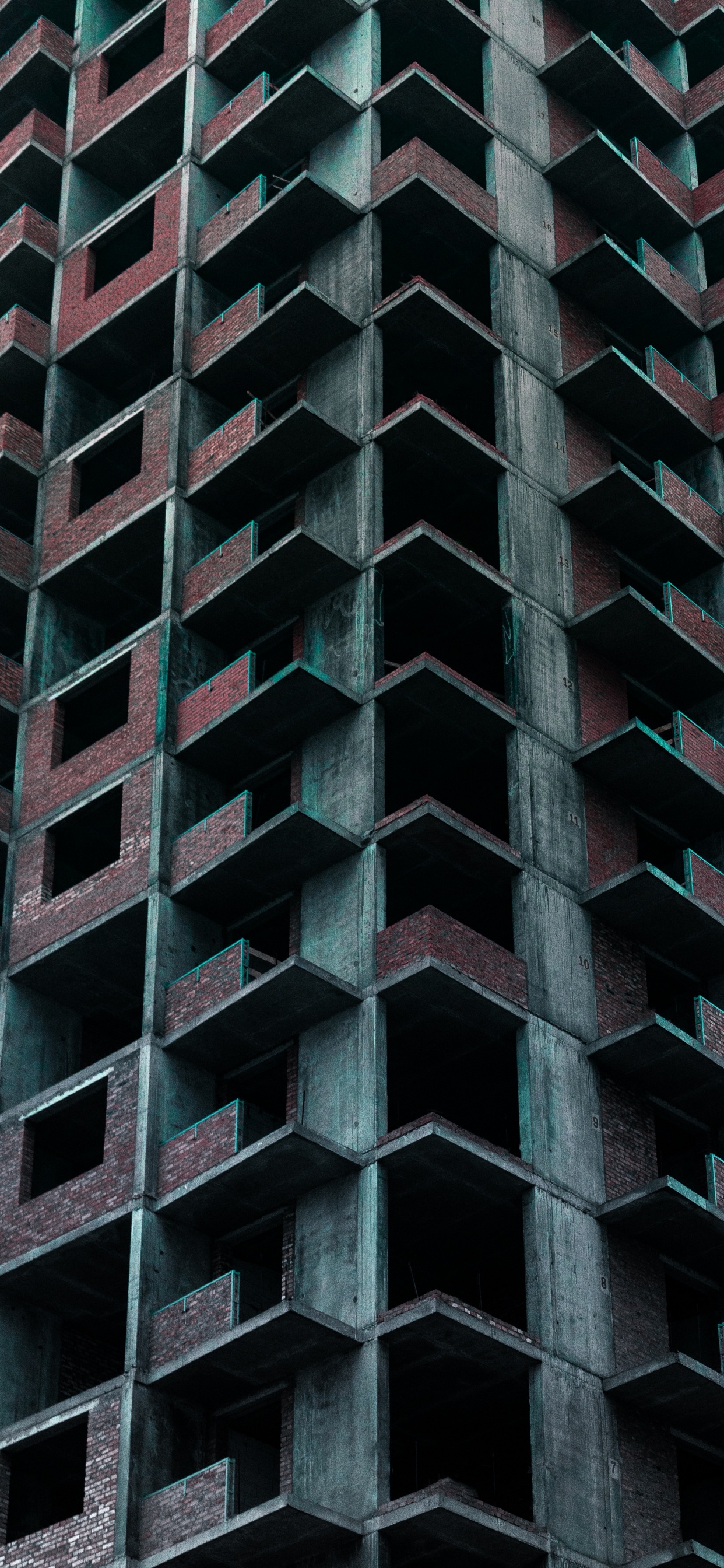 Schwarzes Und Braunes Betongebäude. Wallpaper in 1242x2688 Resolution