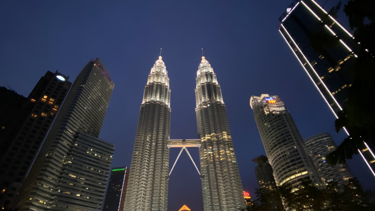 Tours Petronas, Kuala Lumpur, Malaisie, la Journée, Tour de Bloc. Wallpaper in 1280x720 Resolution